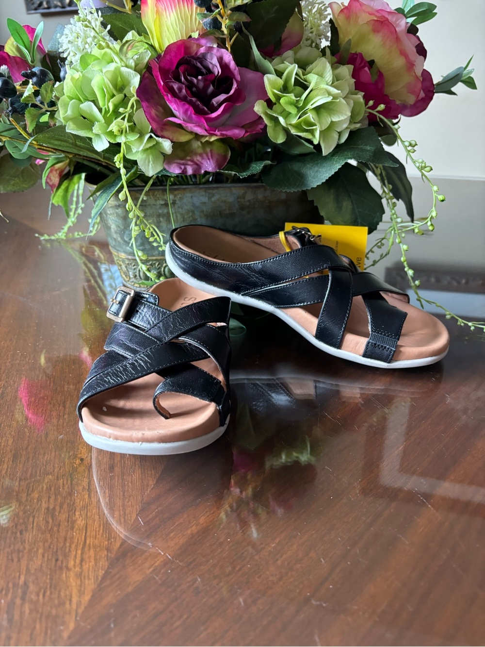 Strive Orthopedic Women’s Black Cross-Strap Comfort Sandals Size 5.5